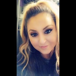 Meet your Posher, Esmeralda